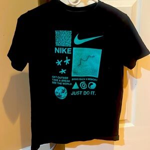 Nike Youth large Sportswear Create Graphic T-Shirt
